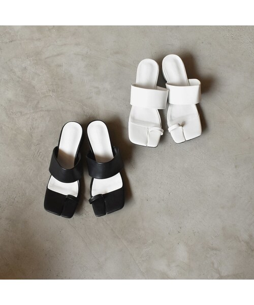 Lavish Gate（ラヴィッシュゲート）の「shoes-02104　足袋ソール　ヒールサンダル 　ブラック　ホワイト（サンダル・レディース・その他）」の2枚目の写真