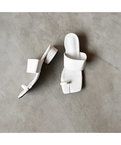 Lavish Gate（ラヴィッシュゲート）の「shoes-02104　足袋ソール　ヒールサンダル 　ブラック　ホワイト（サンダル・レディース・その他）」の4枚目の写真