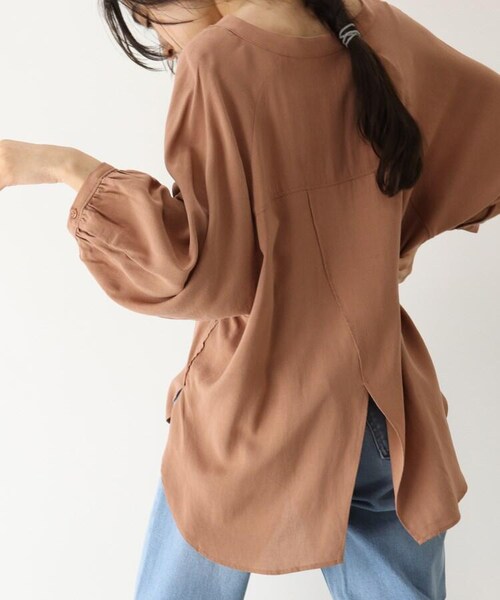 OZOC(オゾック)の「バックシャン麻混ブラウス(トップス・レディース・ライトベージュ(051)/カーキ(027)/タバコブラウン(054)・38(M))」の10枚目の写真