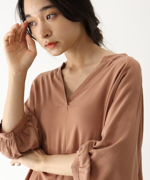 OZOC(オゾック)の「バックシャン麻混ブラウス(トップス・レディース・ライトベージュ(051)/カーキ(027)/タバコブラウン(054)・38(M))」の11枚目の写真