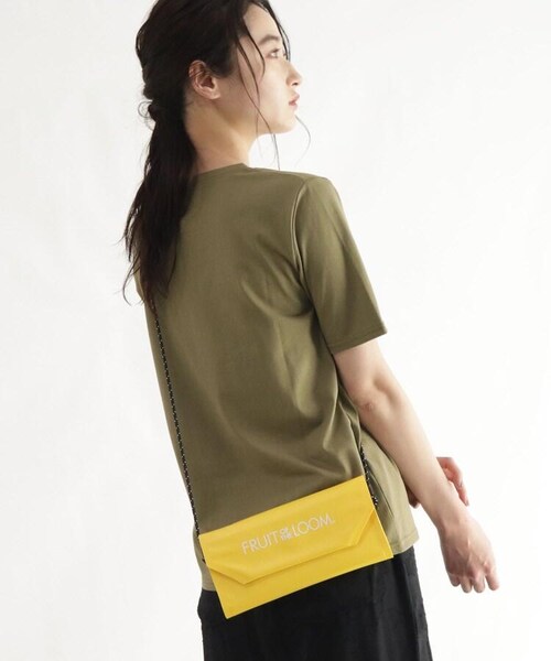 OZOC（オゾック）の「FRUIT OF THE LOOM フラップミニショルダーバッグ（バッグ・レディース・ブラック(019)/イエロー(032)/パープル(083)・00）」の2枚目の写真