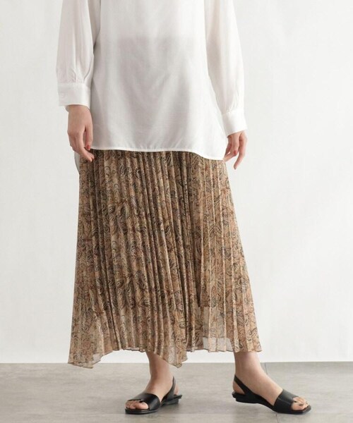 OZOC（オゾック）の「[洗える]総柄プリーツスカート（スカート・レディース・カーキ(127)/ベージュ(152)・38(M)）」の2枚目の写真