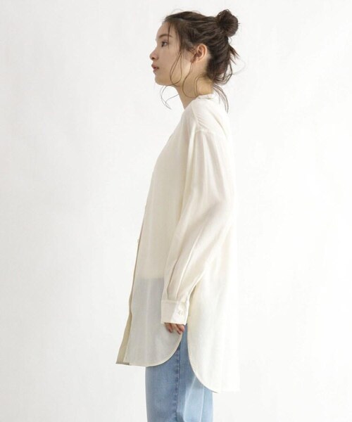 OZOC（オゾック）の「【洗える】シアーシャツ（トップス・レディース・マスタード(033)/キャメル(041)/ダークブラウン(043)/ライトベージュ(051)/モデル情報:身長168cm 着用サイズ38(M)・38(M)）」の9枚目の写真