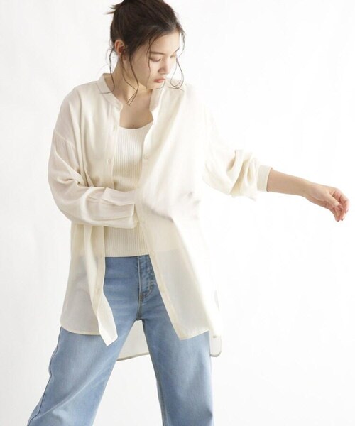 OZOC（オゾック）の「【洗える】シアーシャツ（トップス・レディース・マスタード(033)/キャメル(041)/ダークブラウン(043)/ライトベージュ(051)/モデル情報:身長168cm 着用サイズ38(M)・38(M)）」の4枚目の写真