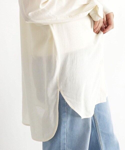 OZOC（オゾック）の「【洗える】シアーシャツ（トップス・レディース・マスタード(033)/キャメル(041)/ダークブラウン(043)/ライトベージュ(051)/モデル情報:身長168cm 着用サイズ38(M)・38(M)）」の16枚目の写真