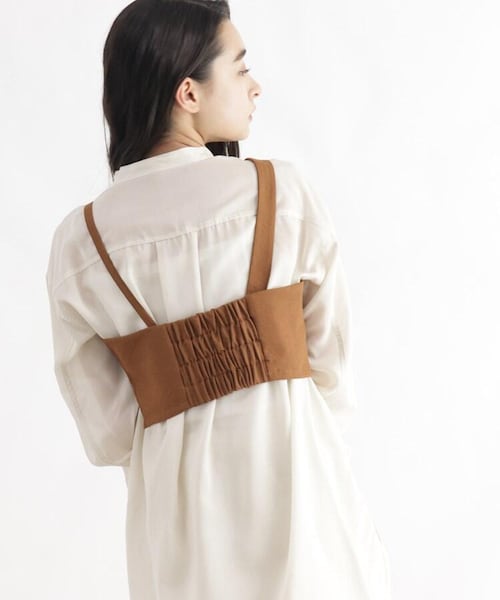 OZOC（オゾック）の「[洗える]アシンメトリービスチェ（トップス・レディース・ナチュラル(050)/ブラウン(042)・38(M)）」の7枚目の写真