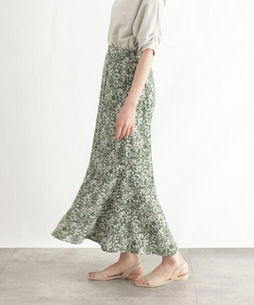 OZOC（オゾック）の「[洗える]プチフラワーマーメイドロングスカート（スカート・レディース・グリーン(122)/ナチュラル(150)・38(M)）」の4枚目の写真