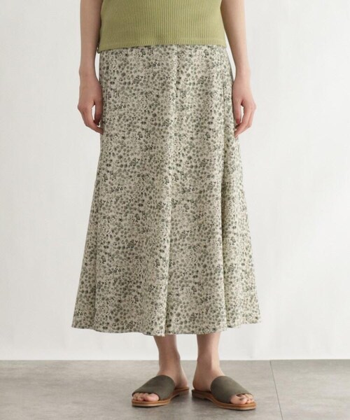 OZOC（オゾック）の「[洗える]プチフラワーマーメイドロングスカート（スカート・レディース・グリーン(122)/ナチュラル(150)・38(M)）」の2枚目の写真