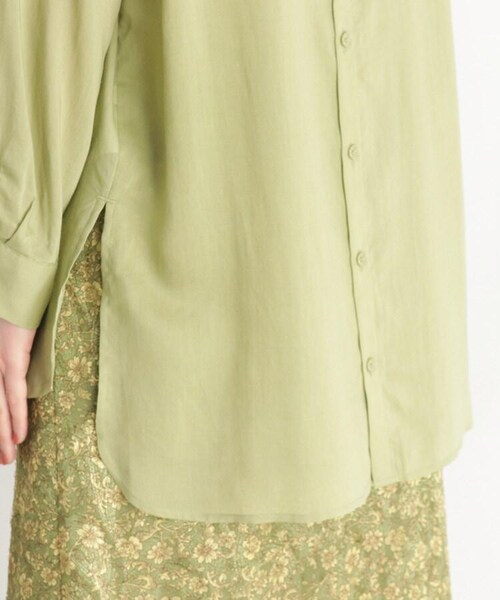 OZOC（オゾック）の「[洗える]シアースリットブラウス（トップス・レディース・オフホワイト(003)/ライトベージュ(051)/カーキ(027)・38(M)）」の12枚目の写真