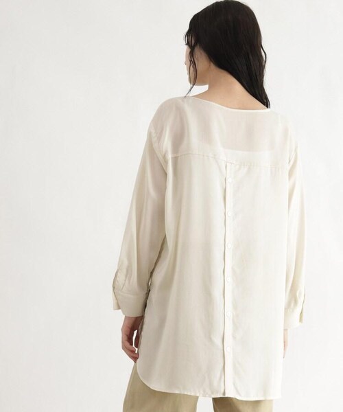 OZOC（オゾック）の「[洗える]シアースリットブラウス（トップス・レディース・オフホワイト(003)/ライトベージュ(051)/カーキ(027)・38(M)）」の15枚目の写真