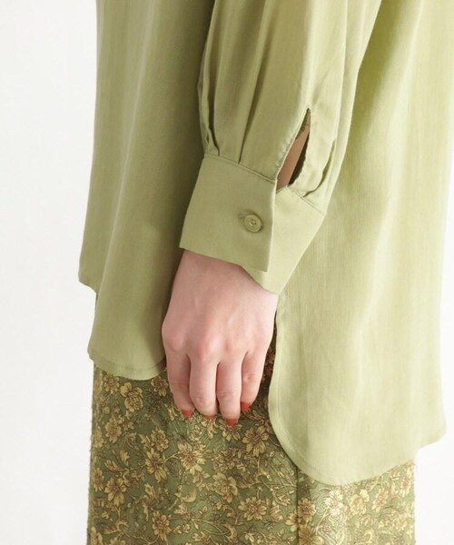 OZOC（オゾック）の「[洗える]シアースリットブラウス（トップス・レディース・オフホワイト(003)/ライトベージュ(051)/カーキ(027)・38(M)）」の11枚目の写真