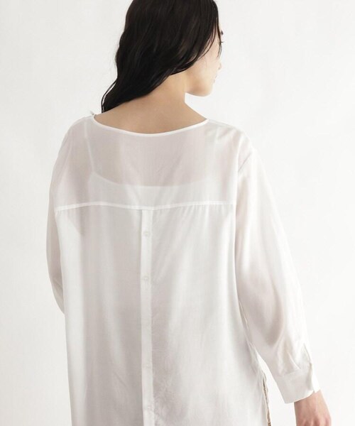 OZOC（オゾック）の「[洗える]シアースリットブラウス（トップス・レディース・オフホワイト(003)/ライトベージュ(051)/カーキ(027)・38(M)）」の17枚目の写真