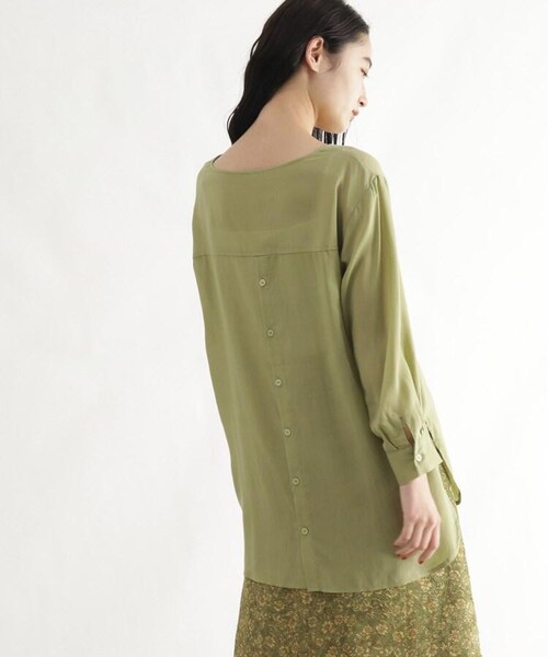 OZOC（オゾック）の「[洗える]シアースリットブラウス（トップス・レディース・オフホワイト(003)/ライトベージュ(051)/カーキ(027)・38(M)）」の6枚目の写真