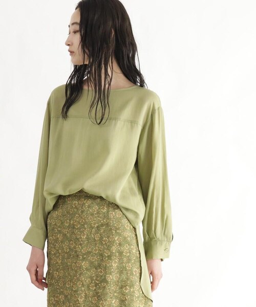 OZOC（オゾック）の「[洗える]シアースリットブラウス（トップス・レディース・オフホワイト(003)/ライトベージュ(051)/カーキ(027)・38(M)）」の3枚目の写真