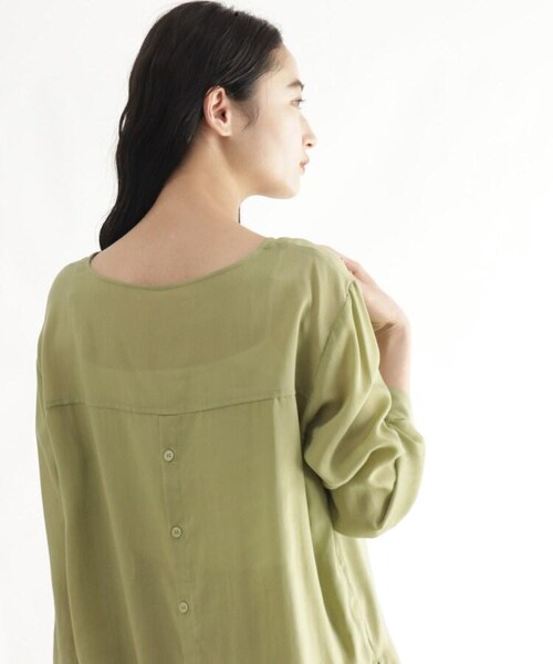 OZOC（オゾック）の「[洗える]シアースリットブラウス（トップス・レディース・オフホワイト(003)/ライトベージュ(051)/カーキ(027)・38(M)）」の9枚目の写真