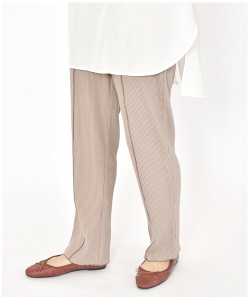 w closet（ダブルクローゼット）の「ワイドリブ配色メローパンツ（パンツ・レディース・アイボリー/Sグレー/グレージュ/サックス/グリーン/スミクロ・FREE/M/L）」の4枚目の写真