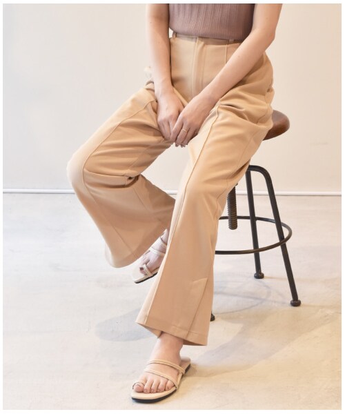 w closet（ダブルクローゼット）の「カットジョーゼットセミフレアパンツ（パンツ・レディース・Lベージュ/モスカーキ/ブラウン/アカチャ/ブラック・FREE/M/L）」の6枚目の写真