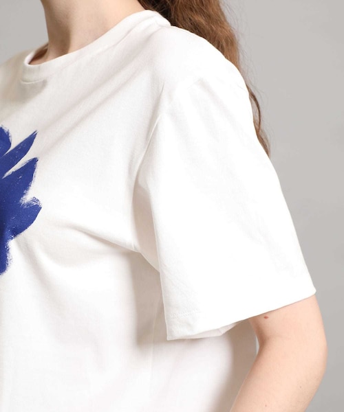 AKIRANAKA（アキラナカ）の「別注フラワーグラフィックTシャツ