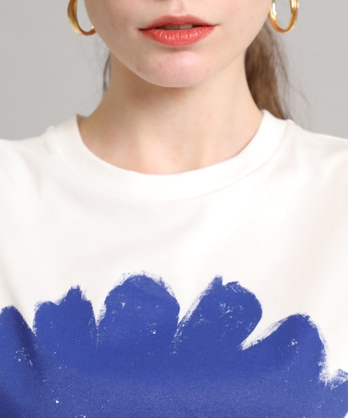AKIRANAKA（アキラナカ）の「別注フラワーグラフィックTシャツ