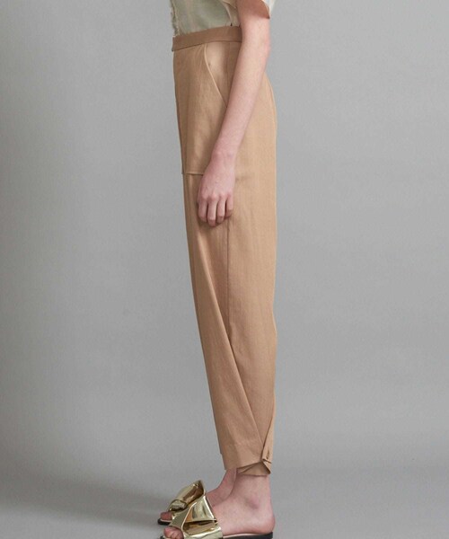 FEMMENT（ファモン）の「トリアセデニムベイカーパンツ（パンツ・レディース・BLACK/BEIGE/ORG・1/2/MODEL:176cm/kg SIZE:2）」の5枚目の写真