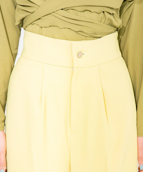 STUDIOUS（ステュディオス）の「ジョーゼットタックストレートパンツ（パンツ・レディース・BLACK/PINK BEIGE/YELLOW/SAX・1/2）」の14枚目の写真