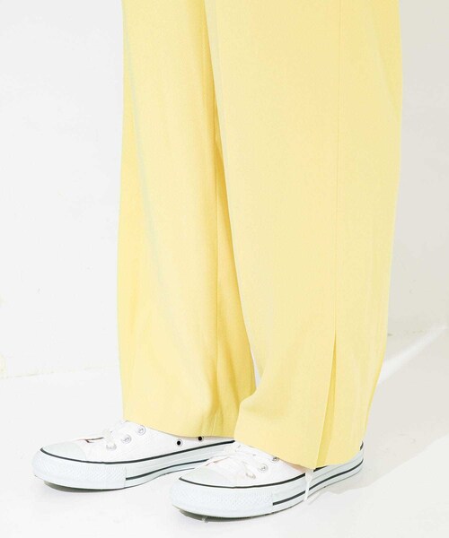 STUDIOUS（ステュディオス）の「ジョーゼットタックストレートパンツ（パンツ・レディース・BLACK/PINK BEIGE/YELLOW/SAX・1/2）」の17枚目の写真