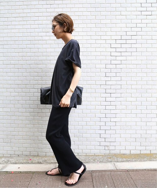 Deuxieme Classe(ドゥーズィエムクラス)の「SWING RIB パンツ(パンツ・ブラック/36/在庫なし/38)」の4枚目の写真