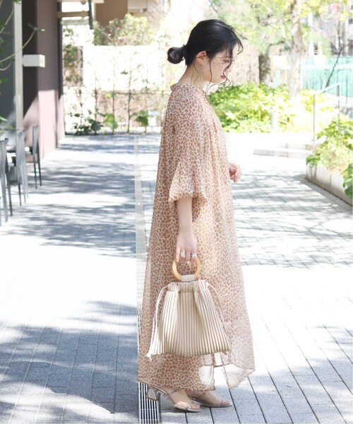 B.C STOCK（ベーセーストック）の「ウッドハンドルプリーツBAG◆（バッグ・ブラック/フリー/在庫あり）」の8枚目の写真