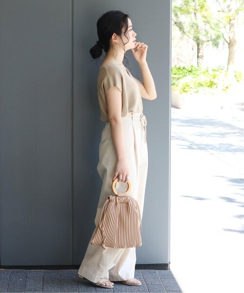 B.C STOCK（ベーセーストック）の「ウッドハンドルプリーツBAG◆（バッグ・ブラック/フリー/在庫あり）」の10枚目の写真