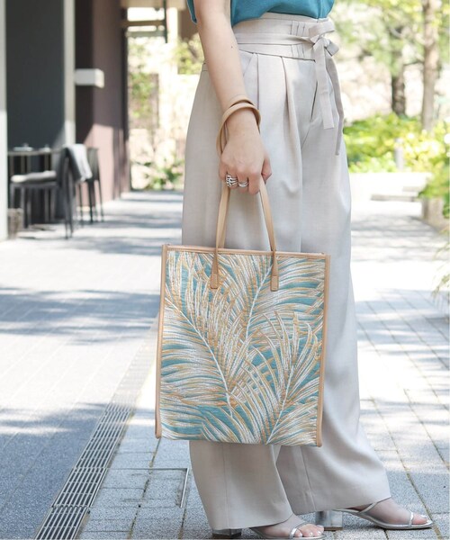 B.C STOCK（ベーセーストック）の「ボタニカルトートBAG◆（バッグ・キャメル/フリー/在庫あり/(025)）」の2枚目の写真