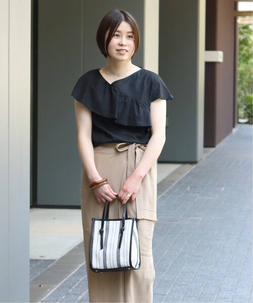 B.C STOCK(ベーセーストック)の「パイピングストライプトートBAG◆(バッグ・ブラック/フリー/(001)/在庫なし)」の4枚目の写真