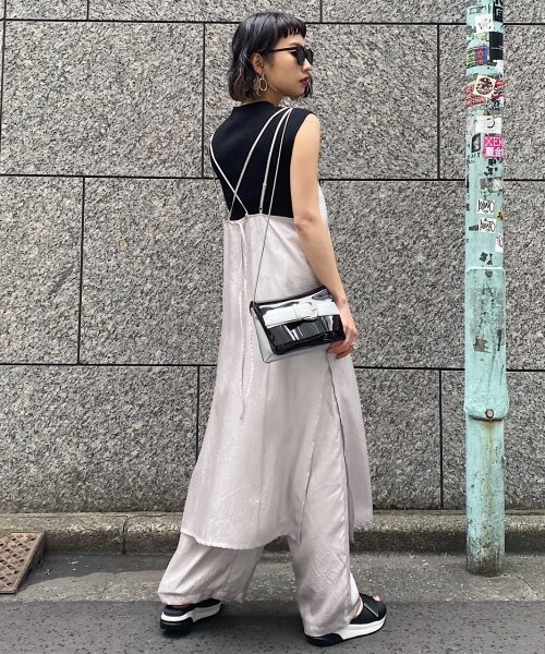 PAGEBOY（ページボーイ）の「クラッシュサテンパンツ（パンツ・レディース・ブラック/グレージュ/ライム・F）」の9枚目の写真