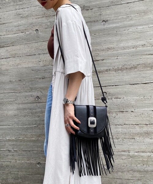 PAGEBOY（ページボーイ）の「フリンジショルダーバッグ（バッグ・レディース・ブラック/ダークブラウン・FREE）」の3枚目の写真
