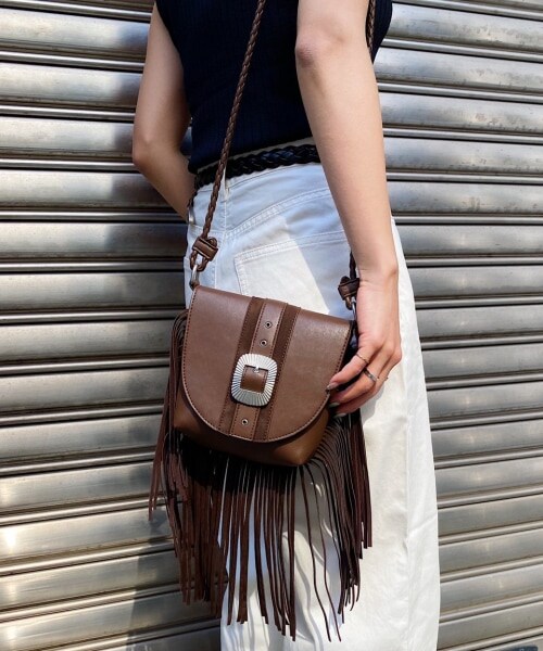 PAGEBOY（ページボーイ）の「フリンジショルダーバッグ（バッグ・レディース・ブラック/ダークブラウン・FREE）」の2枚目の写真