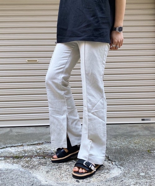 PAGEBOY（ページボーイ）の「アサレーヨンフレアスリットパンツ（パンツ・レディース・ブラック/グレージュ/パープル・S/M）」の2枚目の写真