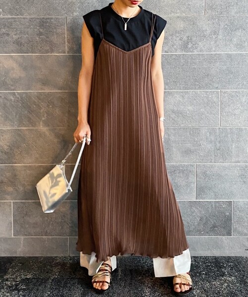 PAGEBOY（ページボーイ）の「プリーツキャミワンピース（ワンピース/ドレス・レディース・ブラック/グレージュ/コーヒー・F）」の3枚目の写真