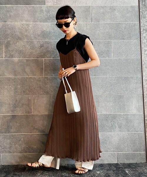 PAGEBOY（ページボーイ）の「プリーツキャミワンピース（ワンピース/ドレス・レディース・ブラック/グレージュ/コーヒー・F）」の8枚目の写真