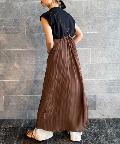 PAGEBOY（ページボーイ）の「プリーツキャミワンピース（ワンピース/ドレス・レディース・ブラック/グレージュ/コーヒー・F）」の9枚目の写真