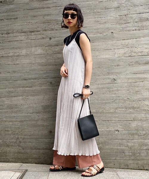PAGEBOY（ページボーイ）の「プリーツキャミワンピース（ワンピース/ドレス・レディース・ブラック/グレージュ/コーヒー・F）」の5枚目の写真