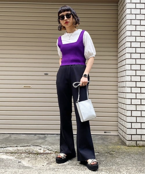 PAGEBOY（ページボーイ）の「バックスリットカットフレアパンツ（パンツ・レディース・ブラック/グレージュ/パープル・F）」の4枚目の写真