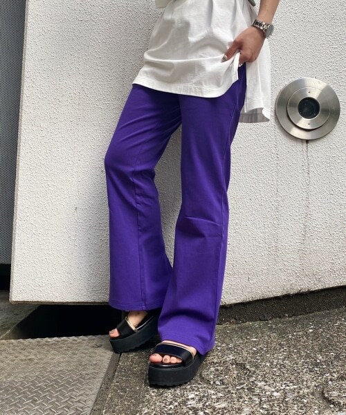 PAGEBOY（ページボーイ）の「バックスリットカットフレアパンツ（パンツ・レディース・ブラック/グレージュ/パープル・F）」の8枚目の写真