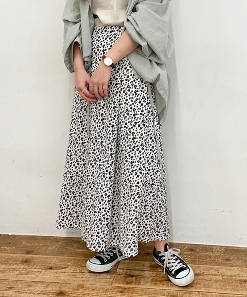 chocomee（チョコミー）の「花柄スカート（スカート・レディース・ブラック/ホワイト・FREE）」の2枚目の写真