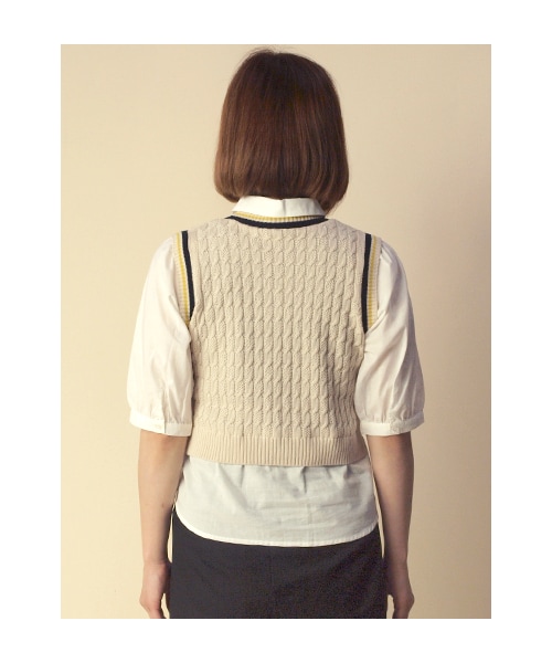 w closet（ダブルクローゼット）の「【A/W】フェイクレイヤーシャツ付きケーブルニットベスト（トップス・レディース・エクリュ×オフホワイト/Dグリーン×エクリュ/ネイビー×エクリュ・FREE）」の6枚目の写真
