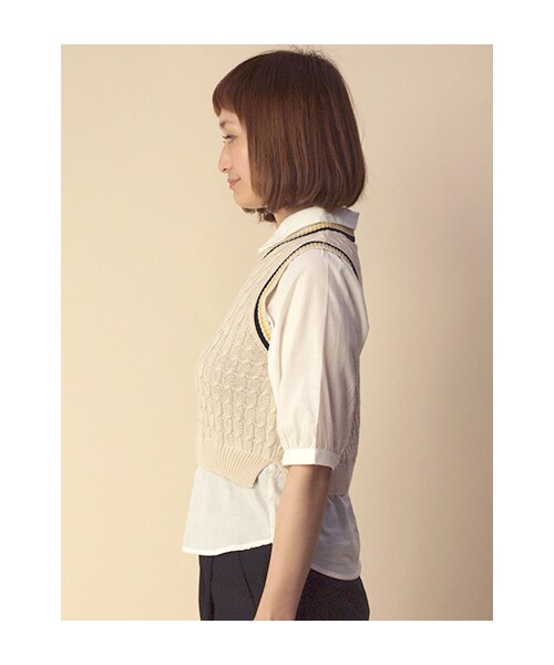 w closet（ダブルクローゼット）の「【A/W】フェイクレイヤーシャツ付きケーブルニットベスト（トップス・レディース・エクリュ×オフホワイト/Dグリーン×エクリュ/ネイビー×エクリュ・FREE）」の5枚目の写真