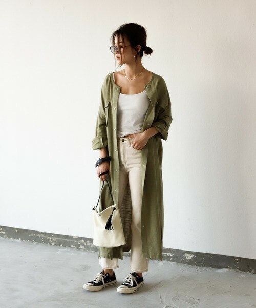 Auntie Rosa Holiday(アンティローザホリデー)の「ノーカラーウエスタンシャツワンピース(シャツワンピース・レディース・グリーン/ホワイト/ベージュ/ブルー・FREE)」の1枚目の写真