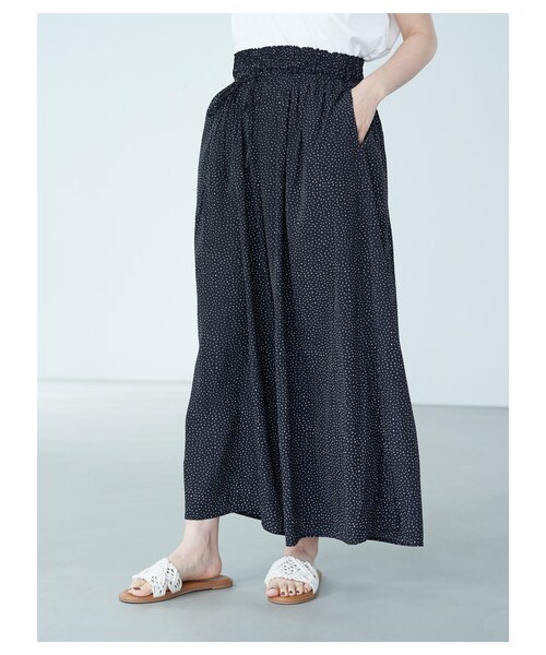 AMERICAN HOLIC（アメリカンホリック）の「ドロストサテンワイドパンツ（パンツ・ダークネイビー/ドット/スモールフラワー/フラワー/フラワーネイビー・M/L）」の17枚目の写真