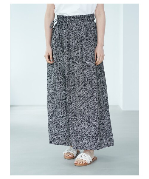 AMERICAN HOLIC（アメリカンホリック）の「ドロストサテンワイドパンツ（パンツ・ダークネイビー/ドット/スモールフラワー/フラワー/フラワーネイビー・M/L）」の19枚目の写真