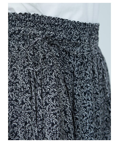 AMERICAN HOLIC（アメリカンホリック）の「ドロストサテンワイドパンツ（パンツ・ダークネイビー/ドット/スモールフラワー/フラワー/フラワーネイビー・M/L）」の22枚目の写真