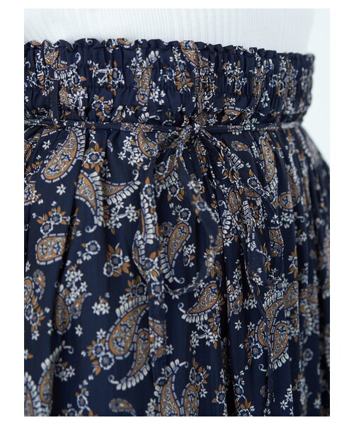 AMERICAN HOLIC（アメリカンホリック）の「ドロストサテンワイドパンツ（パンツ・ダークネイビー/ドット/スモールフラワー/フラワー/フラワーネイビー・M/L）」の8枚目の写真