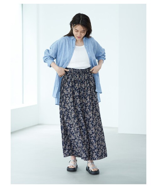 AMERICAN HOLIC（アメリカンホリック）の「ドロストサテンワイドパンツ（パンツ・ダークネイビー/ドット/スモールフラワー/フラワー/フラワーネイビー・M/L）」の4枚目の写真